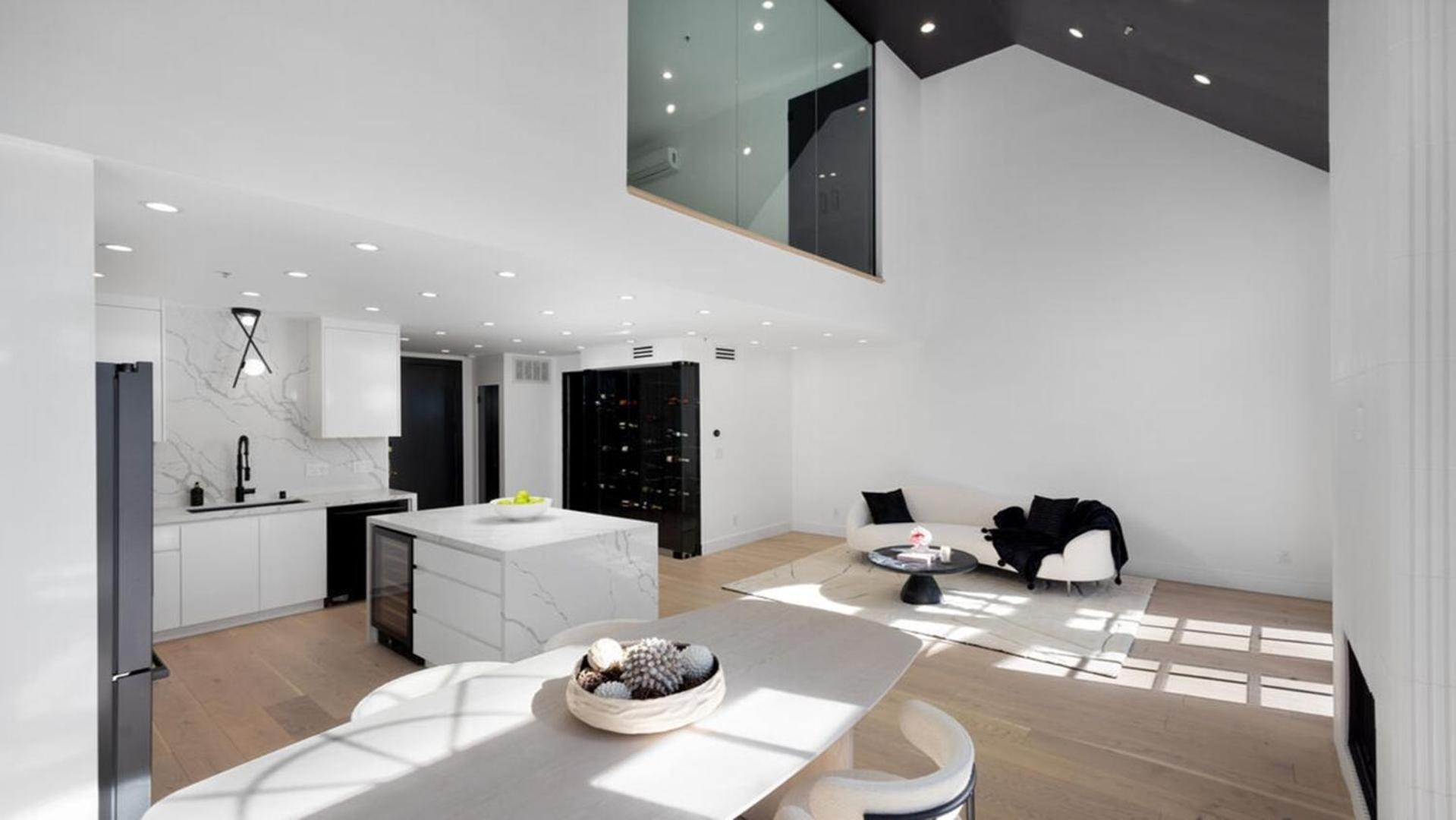 Three Bedrooms Opulent Super Luxurious Town House Appartement